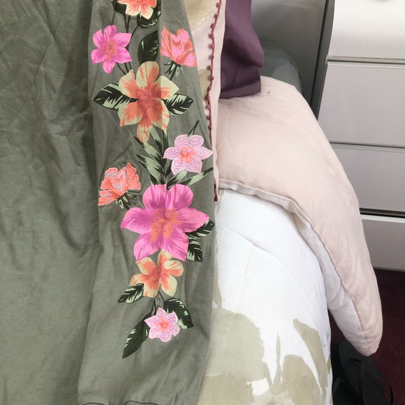 Victoria Secret pink flower Campus Top - Picture 2 of 3